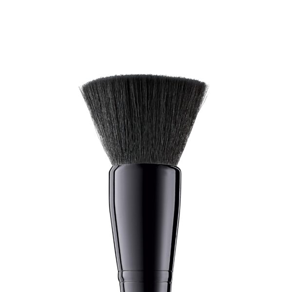 e.l.f. Powder Brush, Versatile Makeup Brush For Powder Or Blush, Creates A Sculpted Look, Made With Synthetic Bristles, Vegan & Cruelty-Free - Image 2