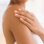 Olay Fresh Outlast White Strawberry & Mint Scent Body Wash for Women, 22 fl oz (Pack of 4) - Image 4